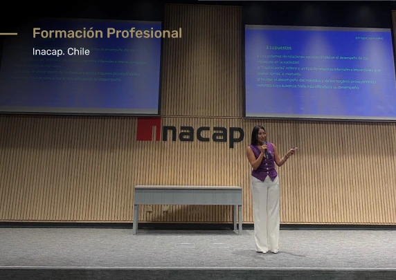 Enseñamos y acompañamos a profesionales